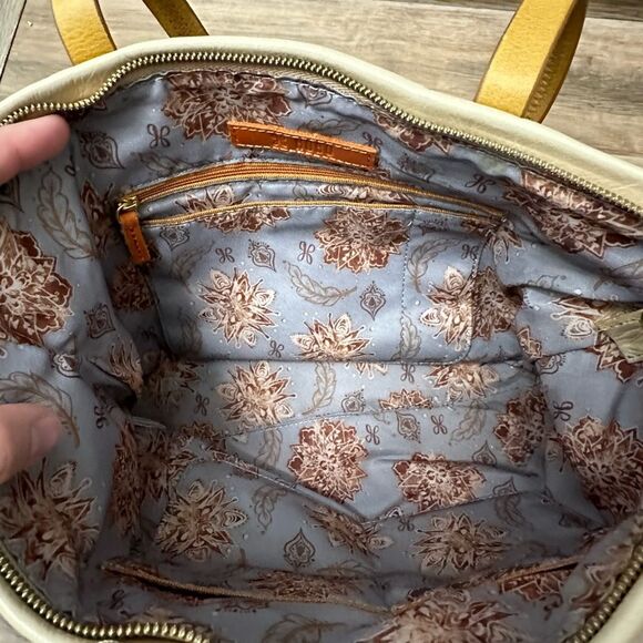 Hobo Beige Leather Shoulder Tote Bag - Picture 2 of 6